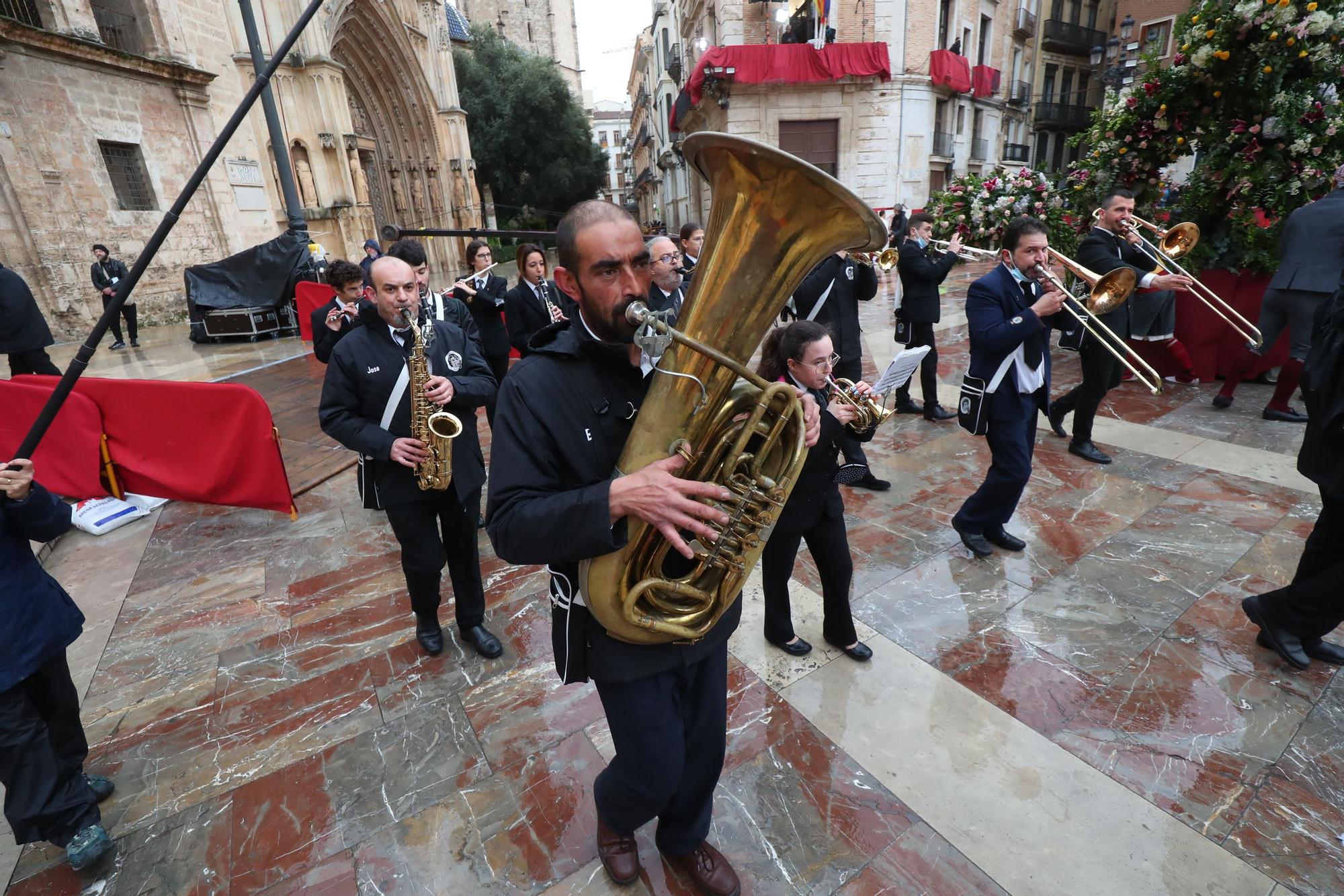 Búscate en el primer día de ofrenda por la calle de la Paz (entre las 17:00 a las 18:00 horas)