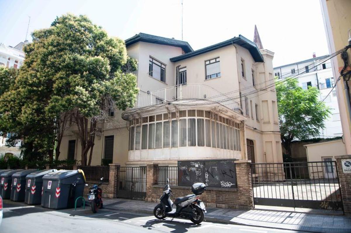 Estado actual del edificio de la calle Lagasca, 7, en pleno centro de Zaragoza, que reformará la Cámara de Cuentas.