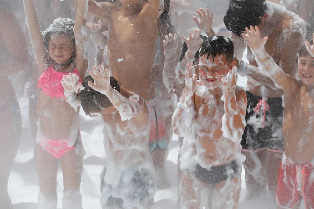 Baño de despedidas en un campamento de récord