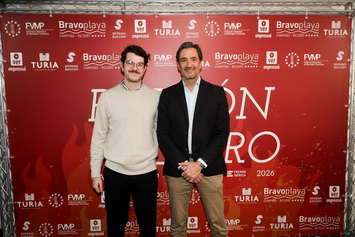 Alcaldes y alcaldesas copan el tercer día de balcón fallero de Levante-EMV