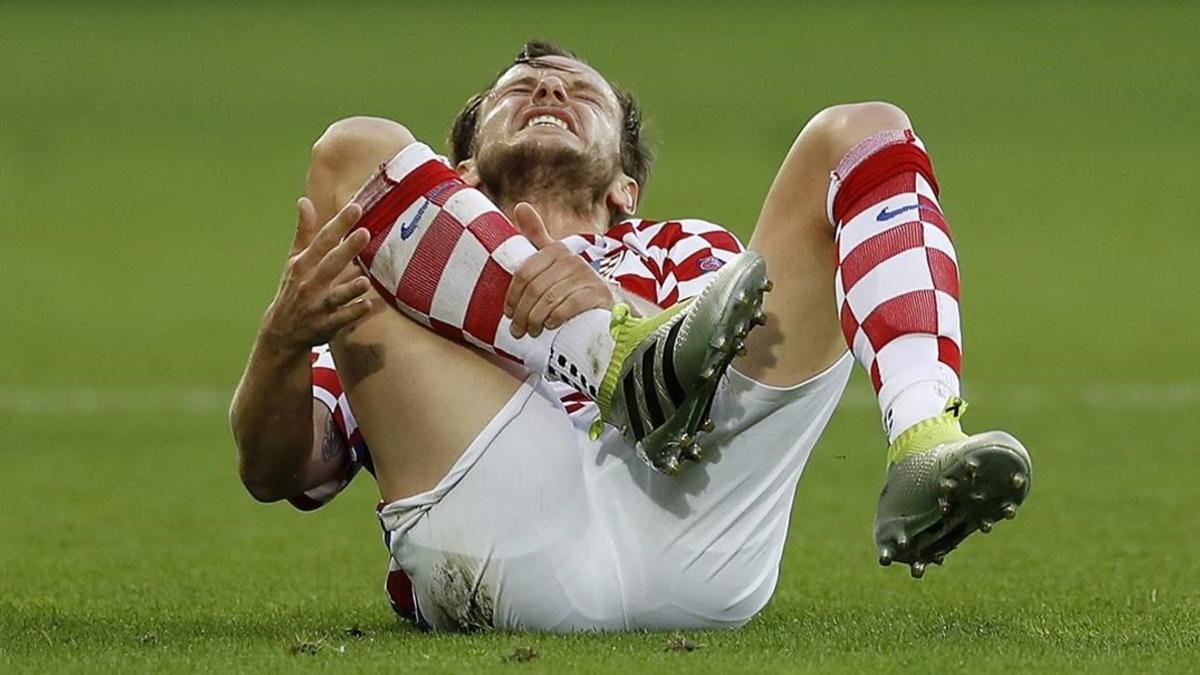 rpaniagua34457632 croatia s ivan rakitic lies on the pitch in pain during the 160628181858