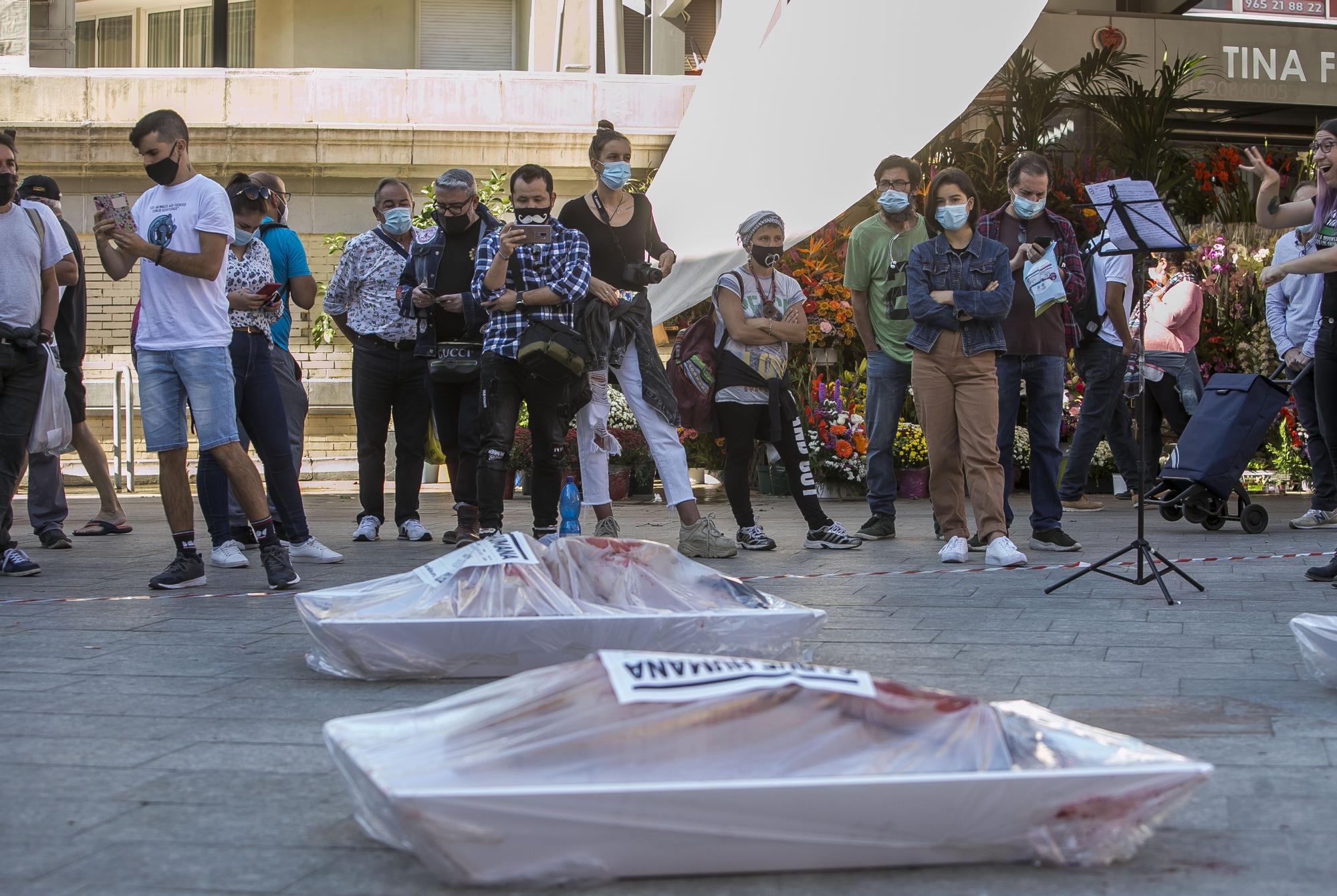 Protesta por el consumo de carne animal en Alicante