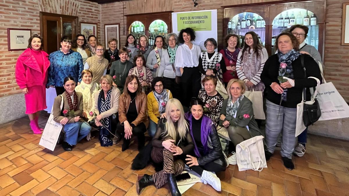 Mujeres participan en un encuentro organizado por Torguvi