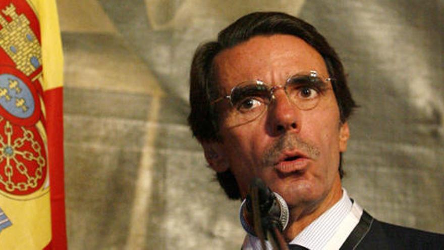 Investigado el gasto por la medalla de Aznar