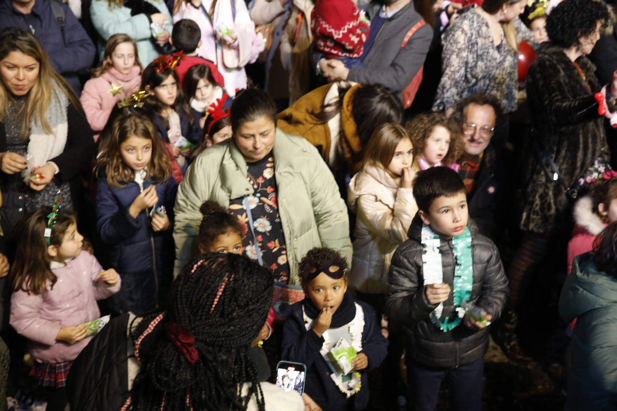 En imágenes: así han celebrado los más pequeños las 'Pequecampanadas' en la Plaza Mayor