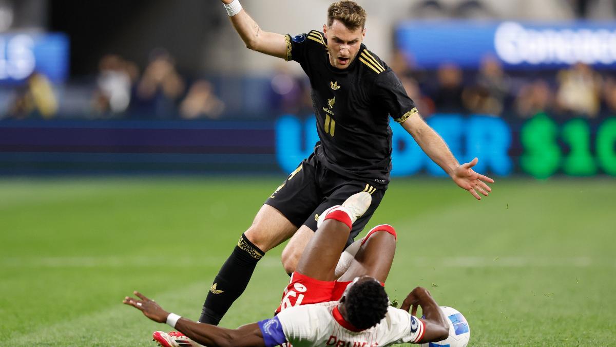 Alphonso Davies, en acción con la selección de Canadá