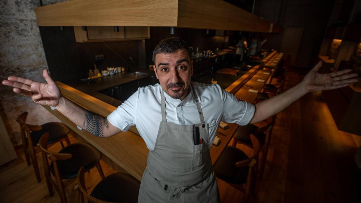 Arnau Muñío, frente a las barras del restaurante Direkte.