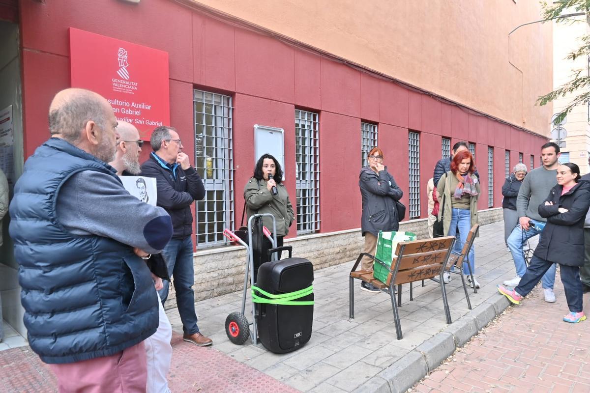 Los vecinos de San Gabriel piden de nuevo un quinto médico para el barrio