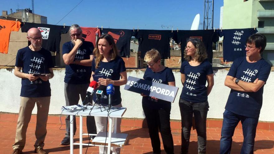 Foto de diversos membres de l&#039;entitat ecologista IAEDEN-Salvem l&#039;Empordà durant la presentació de la campanya &#039;Som Empordà&#039; a Figueres