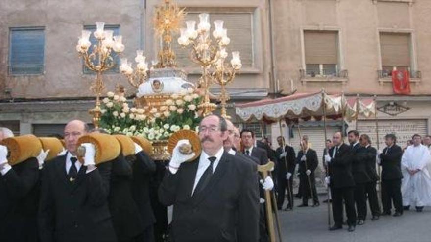 Procesión por las calles de Elda.