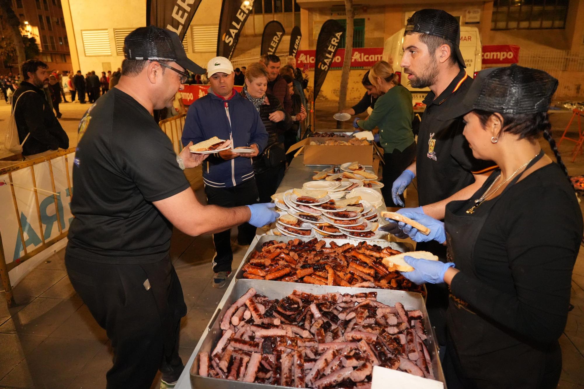 Imágenes de Magdalena: Barbacoa popular para más de 4.000 personas en Castelló