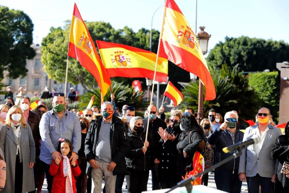 Más de un centenar de personas arropa a Vox en Murcia un acto en defensa de la Constitución