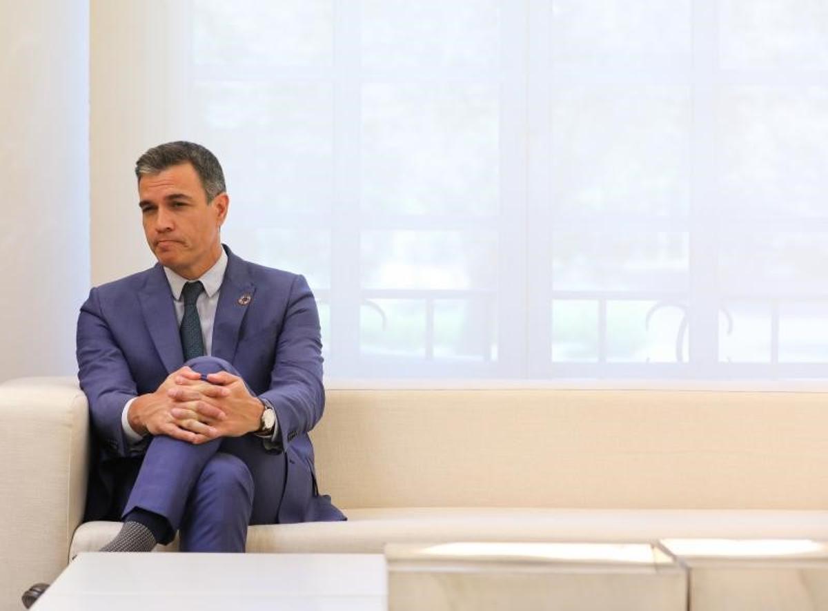 Sánchez mobilitza el PSOE i accelera l’elecció de candidats per aturar Feijóo