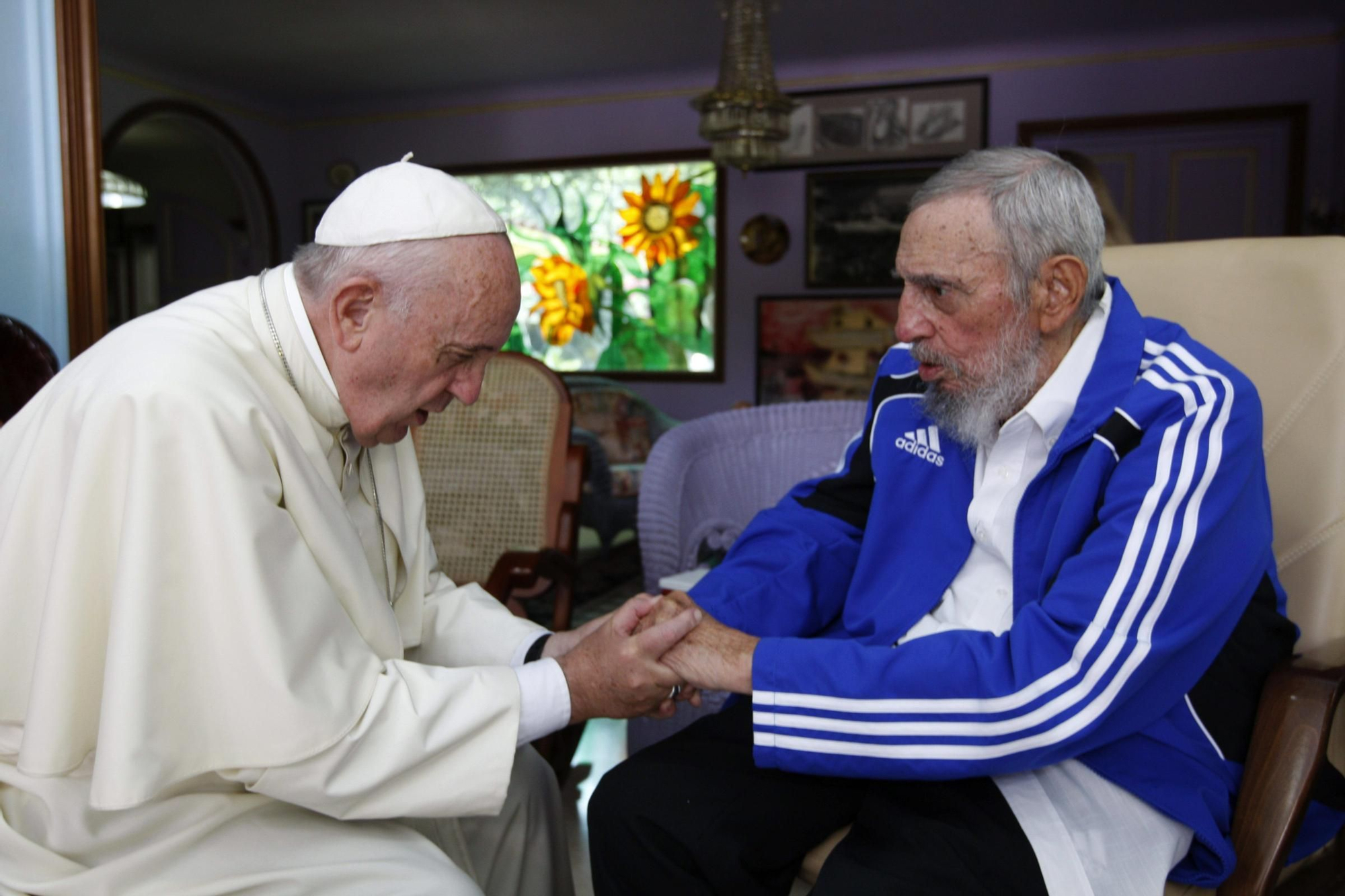 El papa Franscisco charla en La Habana con Fidel Castro