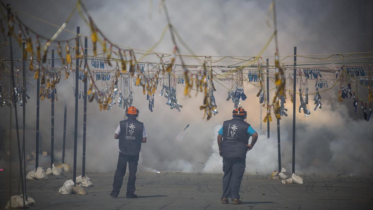 Revive la mascletà a cargo de la pirotecnia Tomás