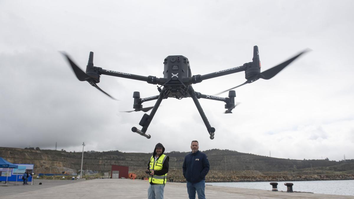 Prueba de drones en el puerto exterior de punta Langosteira.