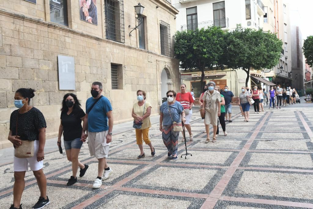 Colas para venerar a la Fuensanta, que se queda en la Catedral de Murcia