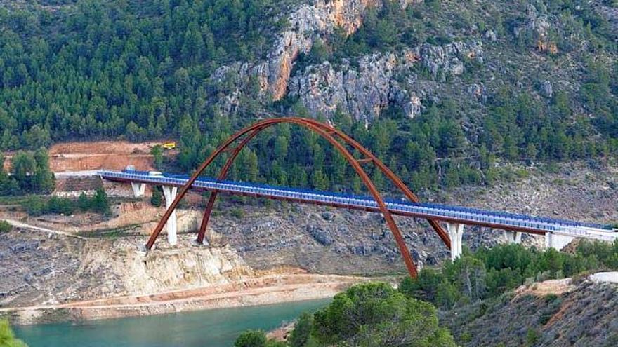 El embalse de La Fuensanta cuatriplica sus reservas de agua tras un año de lluvias