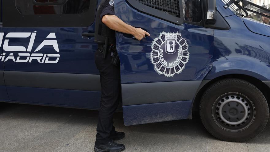Detenida una mujer por abandonar a su hijo de dos años en plena calle para irse de fiesta en Madrid