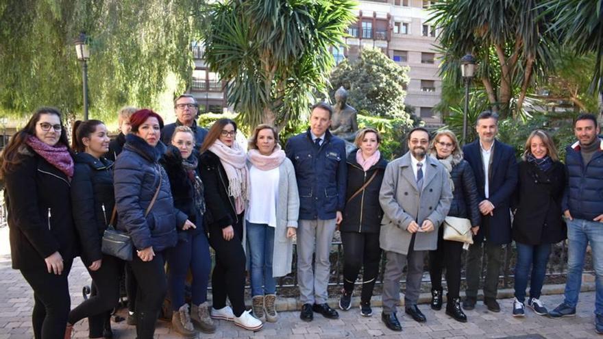 Martínez-Cachá y Gil, en el encuentro de ayer con los bordadores.