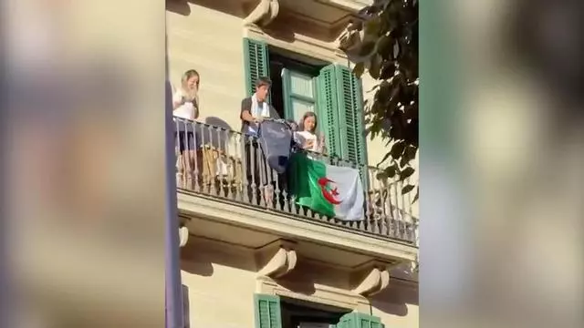 La reacción de Raphinha al ver una camiseta del Real Madrid en la rúa que ya es viral