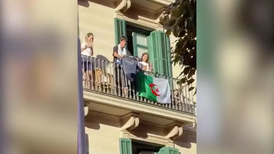La reacción de Raphinha al ver una camiseta del Real Madrid en la rúa que ya es viral
