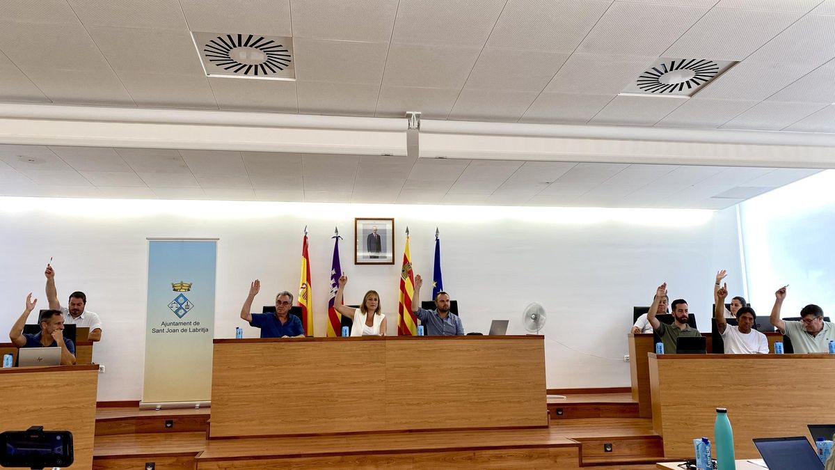 Votación en el Pleno de Sant Joan.