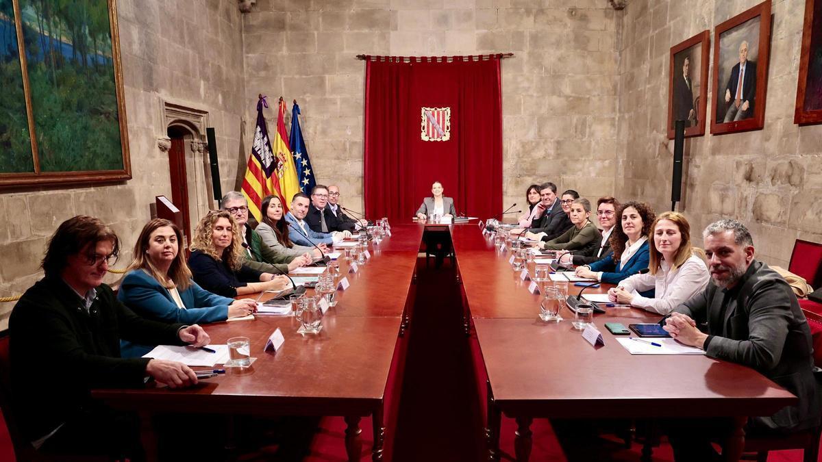 Prohens ha presidido esta mañana la Mesa de Lucha contra el Intrusismo en Baleares.