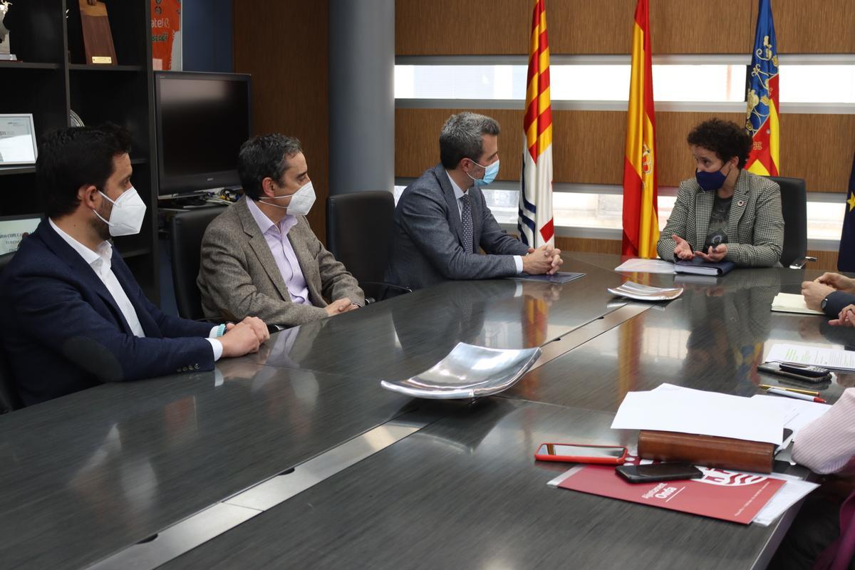 La alcaldesa, Carmina Ballester, se ha reunido esta semana con los dirigentes de la distribuidora farmacéutica Cofares.