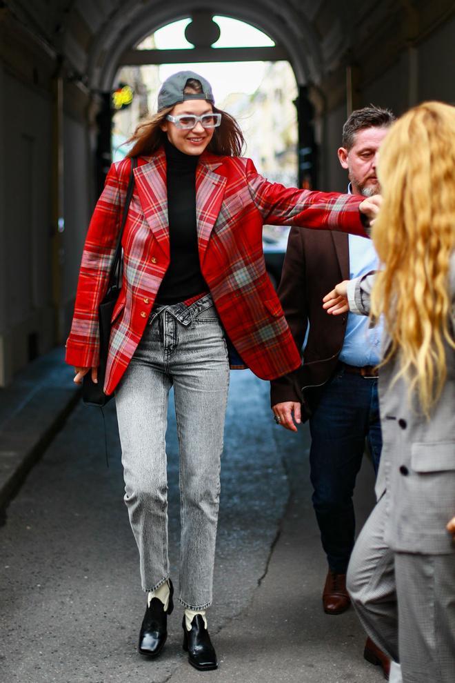 Las botas cowboy de Mango que ha llevado Gigi Hadid en la Semana de la Moda  de París - Woman