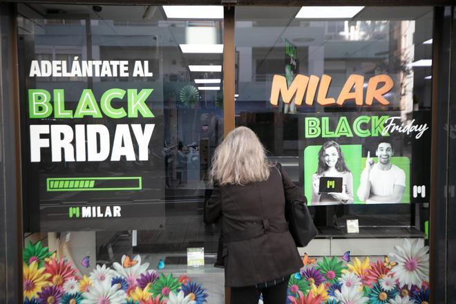 Campaña de Black Friday en negocios de la isla, en imágenes.