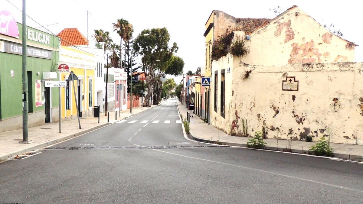 Antiguo camino real por donde llegó la columna principal de holandeses. A la derecha, la llamada Cruz del Inglés.