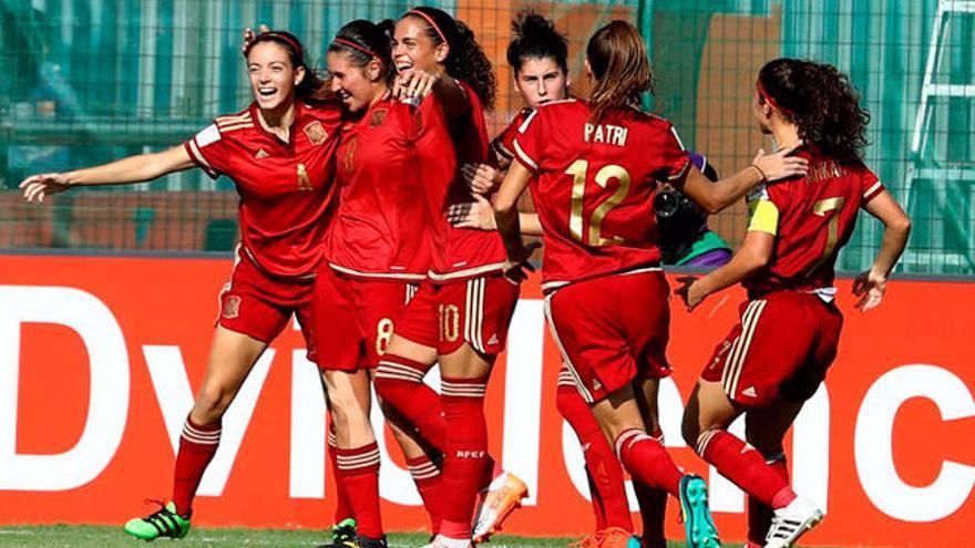 Las jugadoras de la selección española celebran uno de los goles logrados ante Canadá.