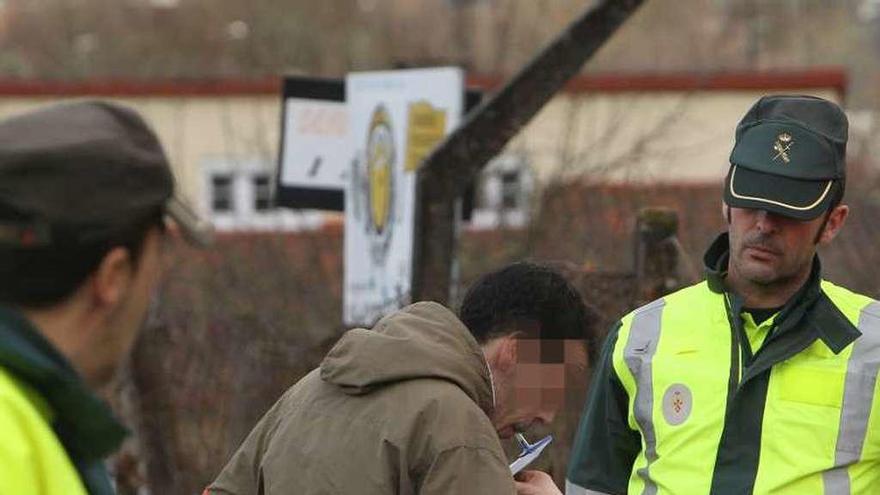 La Guardia Civil intercepta a dos conductores ebrios en Ourense gracias a la colaboración ciudadana