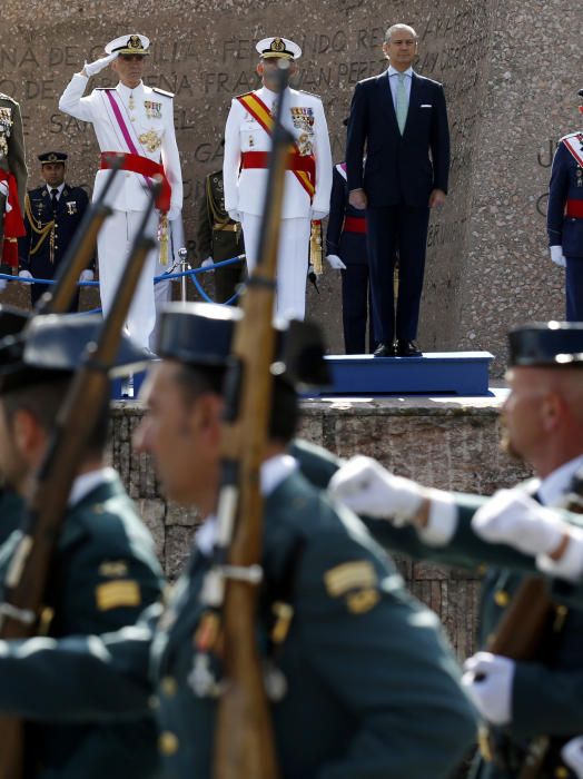 Los Reyes Felipe y Letizia han presidido este sábado los actos centrales del Día de las Fuerzas Armadas, un homenaje a los que dieron su vida por España y un desfile de 734 efectivos de los tres Ejé