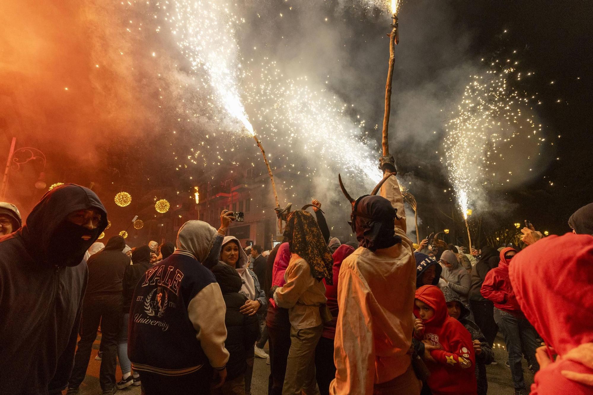 FOTOS | Palma dice adiós a las fiestas de Sant Sebastià con un Correfoc que sigue encandilando