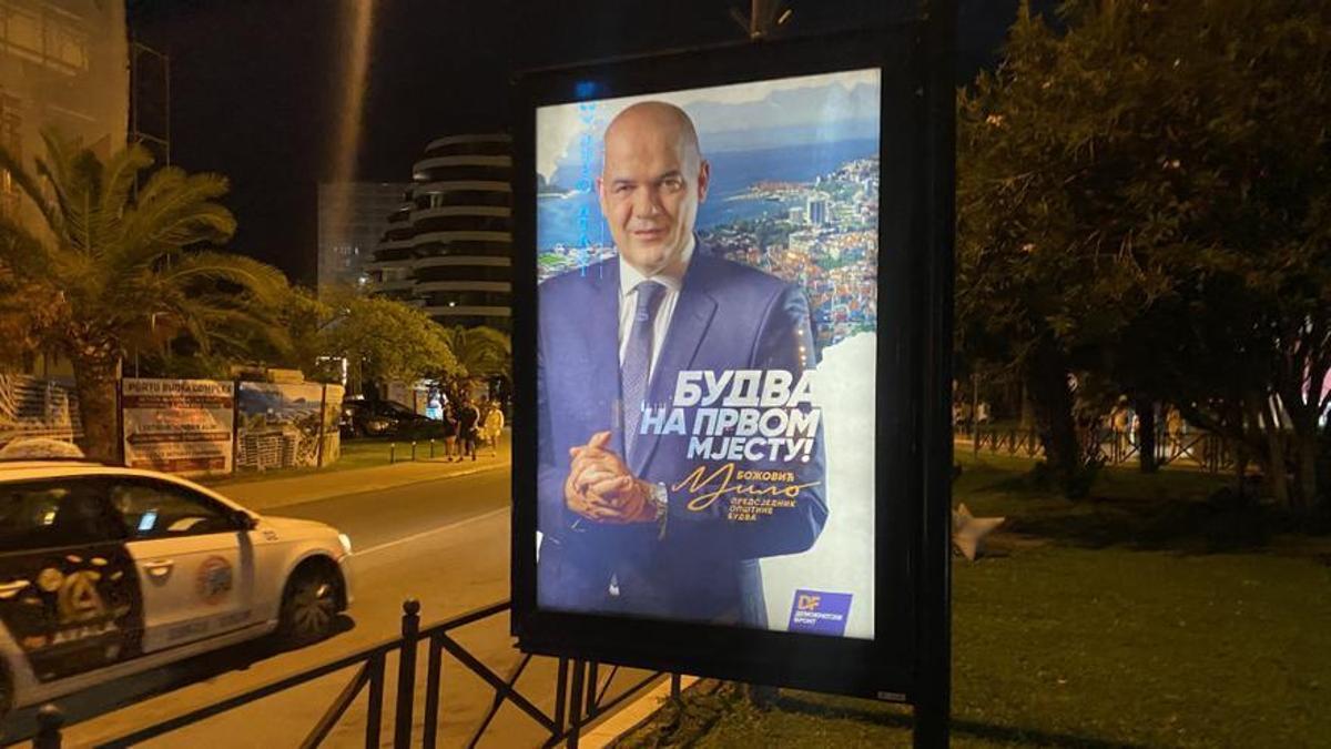 Cartel electoral del partido El verdadero Montenegro, en cuya fundación participó el entonces cónsul honorario de Rusia en el país, Boro Djukic.