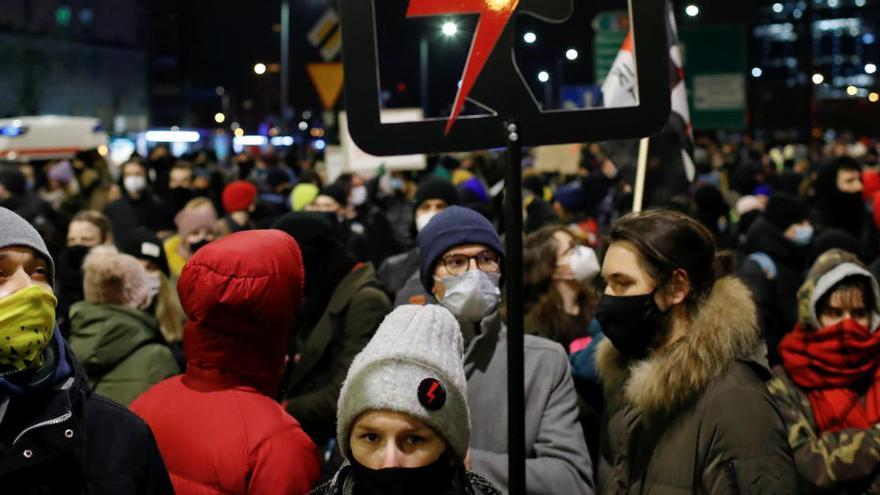 Manifestación en contra de la prohibición del aborto en Varsovia