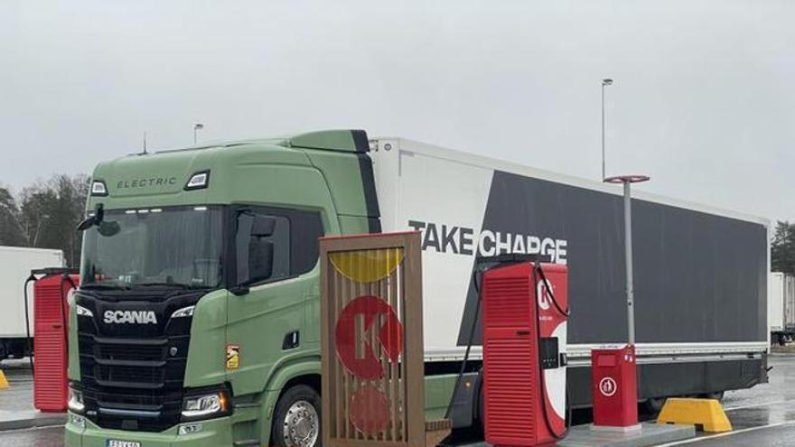 Un ingeniero de Scania recorre 73.500 km en camión eléctrico y demuestra su viabilidad en Europa