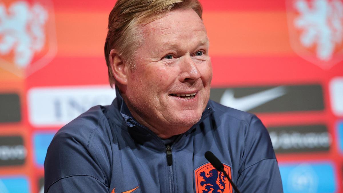 Archivo - El seleccionador neerlandés, Ronald Koeman, atiende a la prensa.
