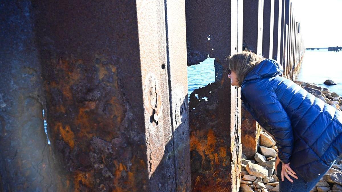 Teresa Ribera, ministra de Medio Ambiente, en la playa Caleta del Estacio.