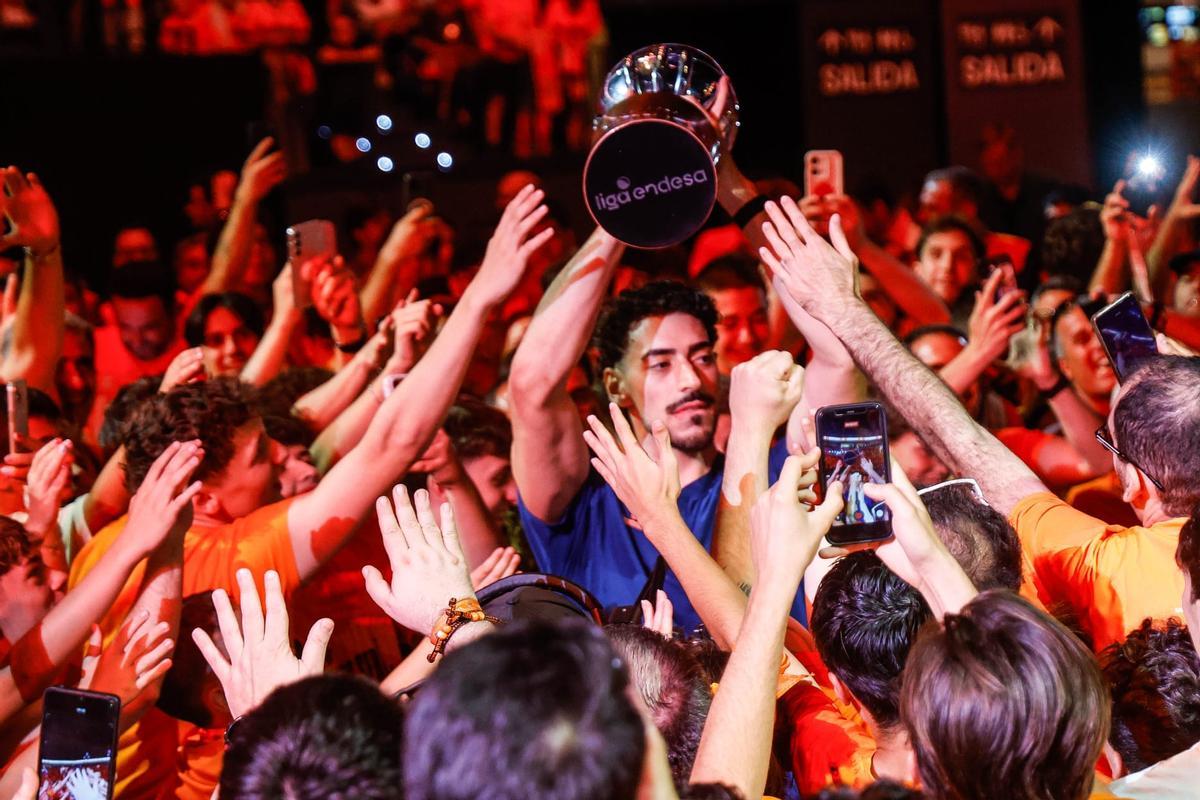 La celebración del Valencia Basket de la Liga Endesa en el Roig Arena, en imágenes