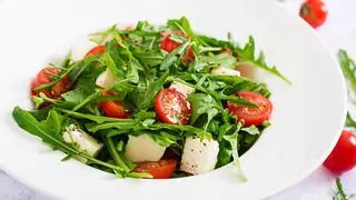 Yor Andonova, nutricionista: "Precaución con las bolsas de lechuga; pueden contener microorganismos peligrosos como la listeria"
