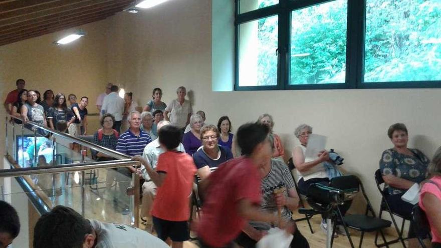 Asistentes a la charla y la visita a la fábrica de la luz de Degaña.