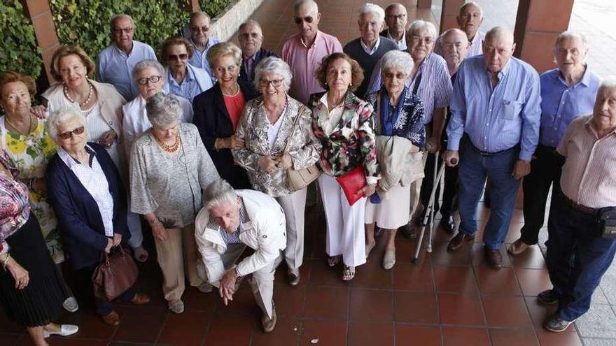 Participantes en el encuentro anual de exalumnos de la Escuela de Comercio.