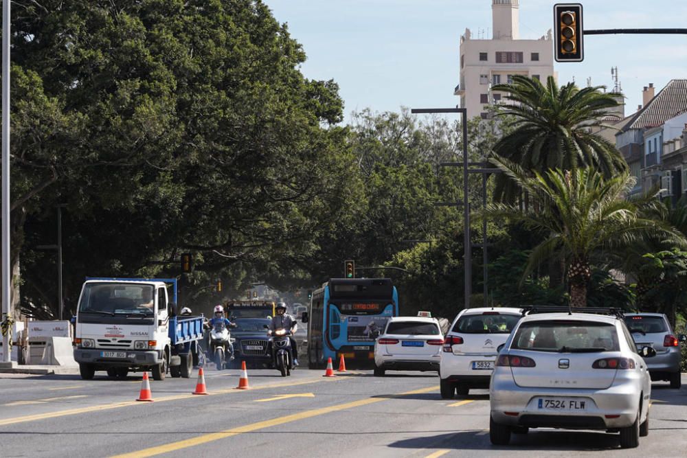 El avance de las obras del metro de Málaga en los tramos entre El Perchel y Atarazanas ha permitado que este lunes la avenida de Andalucía recupere los dos sentidos y que la Alameda de Colón cambie la circulación, permitiéndose únicamente en dirección sur, hacia la avenida Manuel Agustín Heredia, como estaba en 2015.