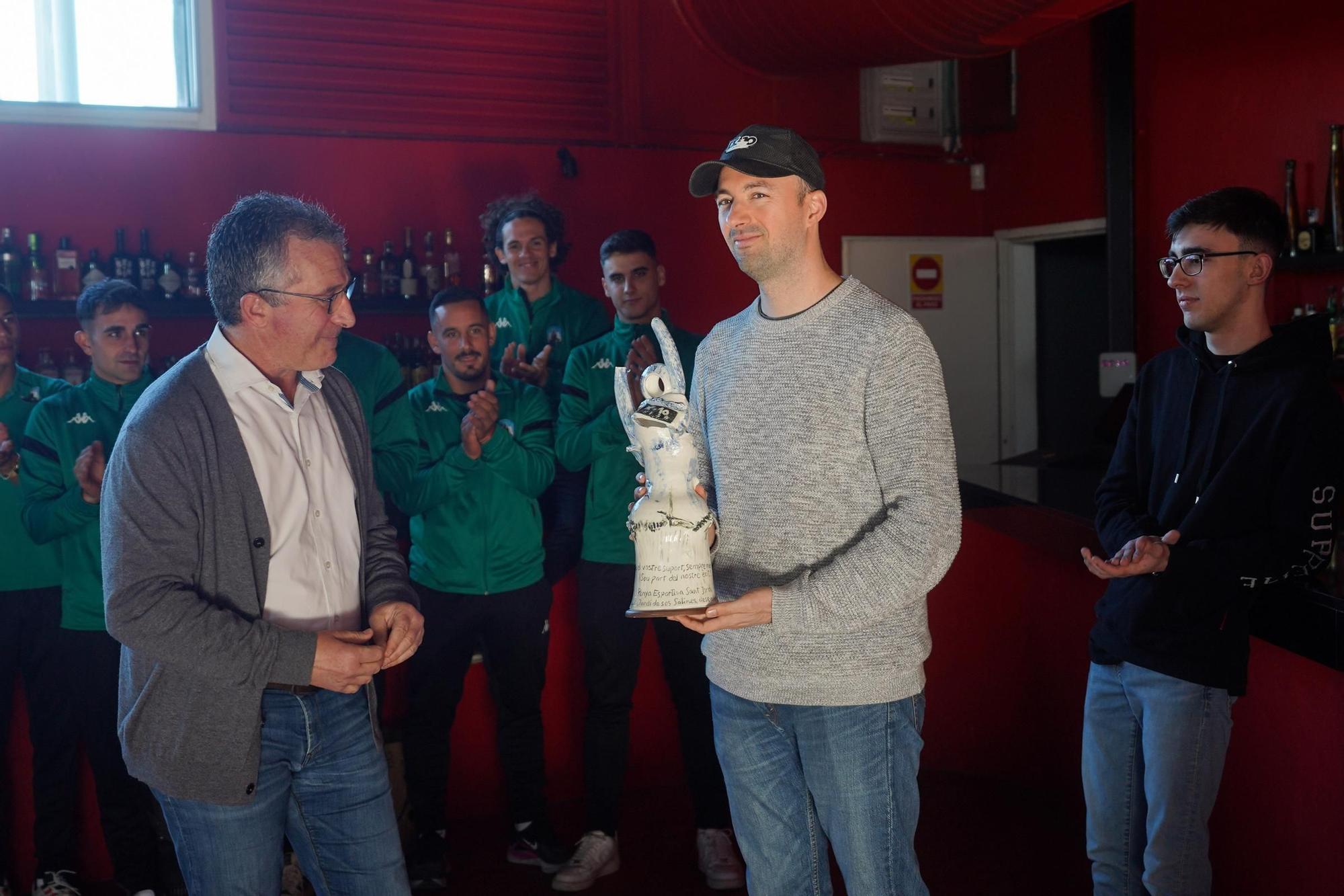 Mira las imágenes de la felicitación de Navidad del equipo de fútbol de Sant Jordi