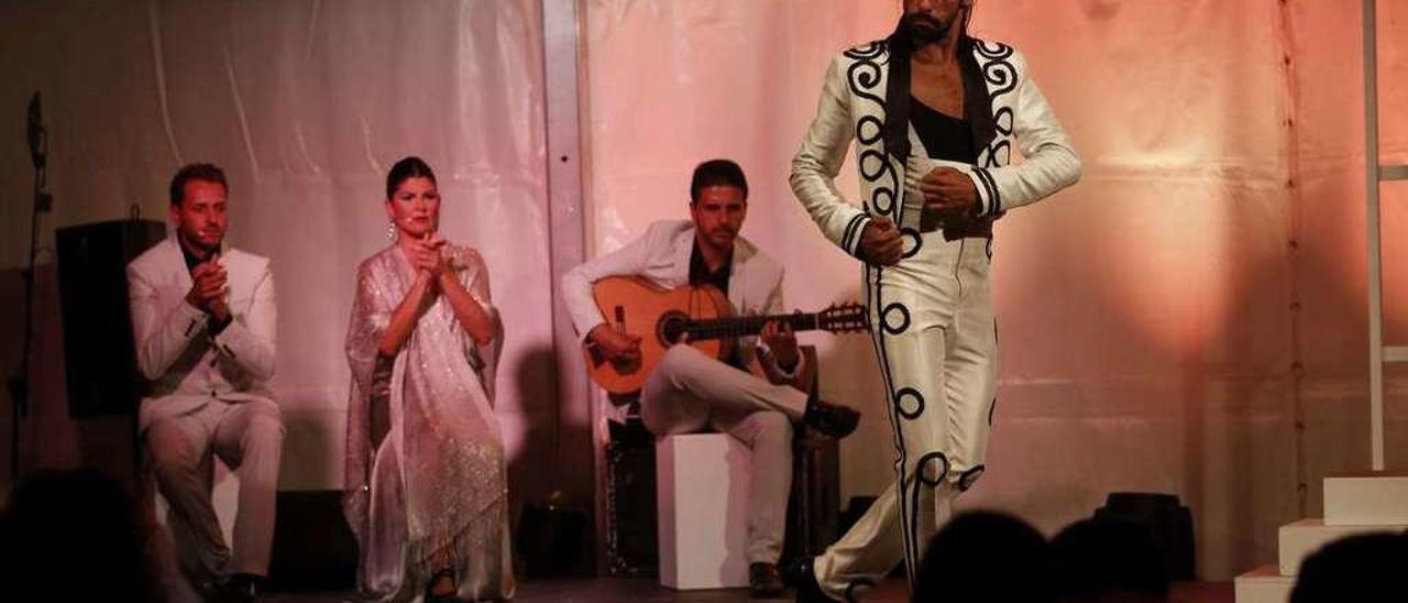 Manuel Soto y Anabel Rivero, a las palmas, con Javier Ibáñez a la guitarra y el bailaor Eduardo Guerrero.