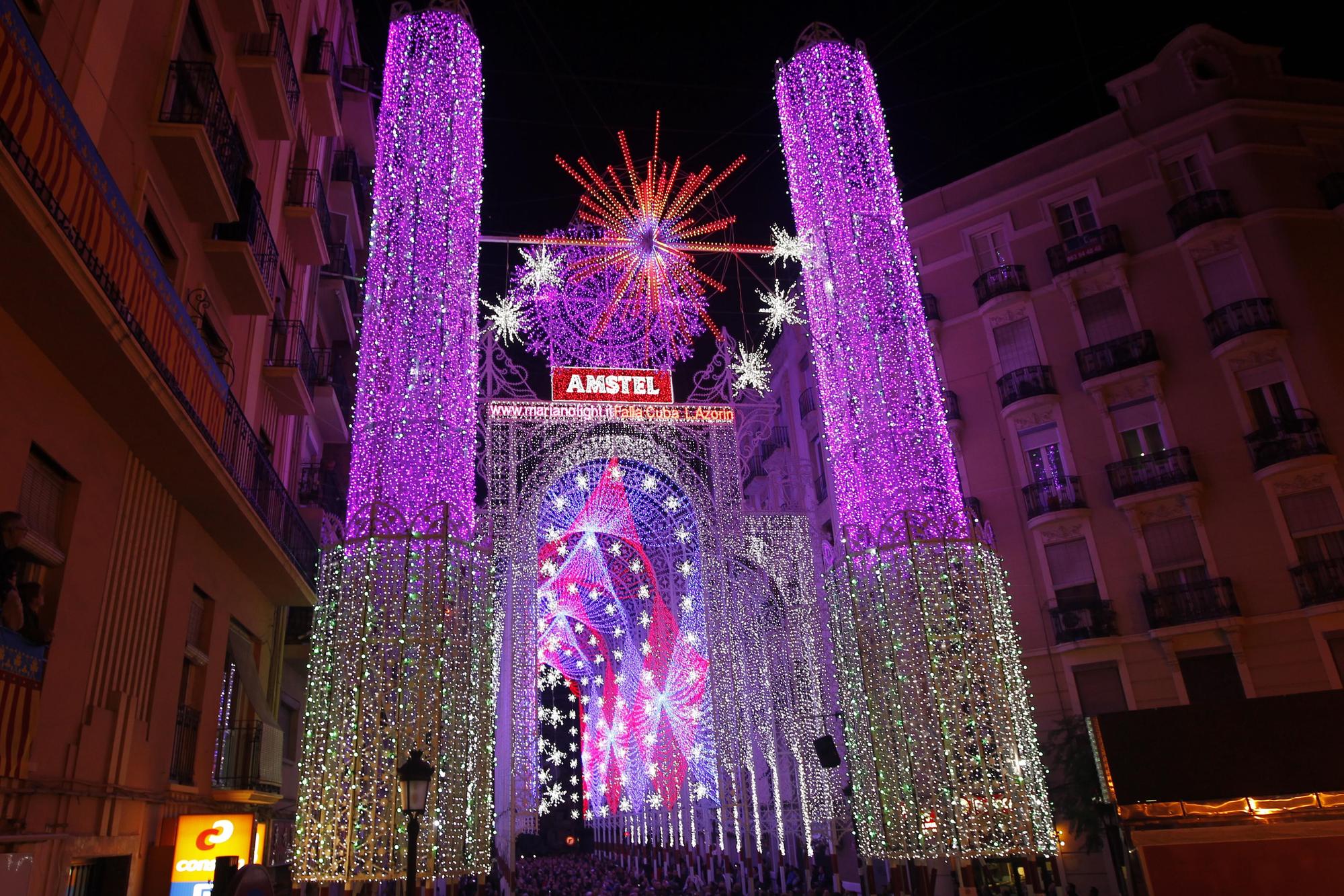 Galería nostálgica de las calles iluminadas en Fallas (2010-2020)