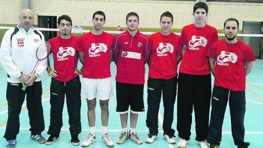 Equipo absoluto y de veteranos del Bádminton Gijón.